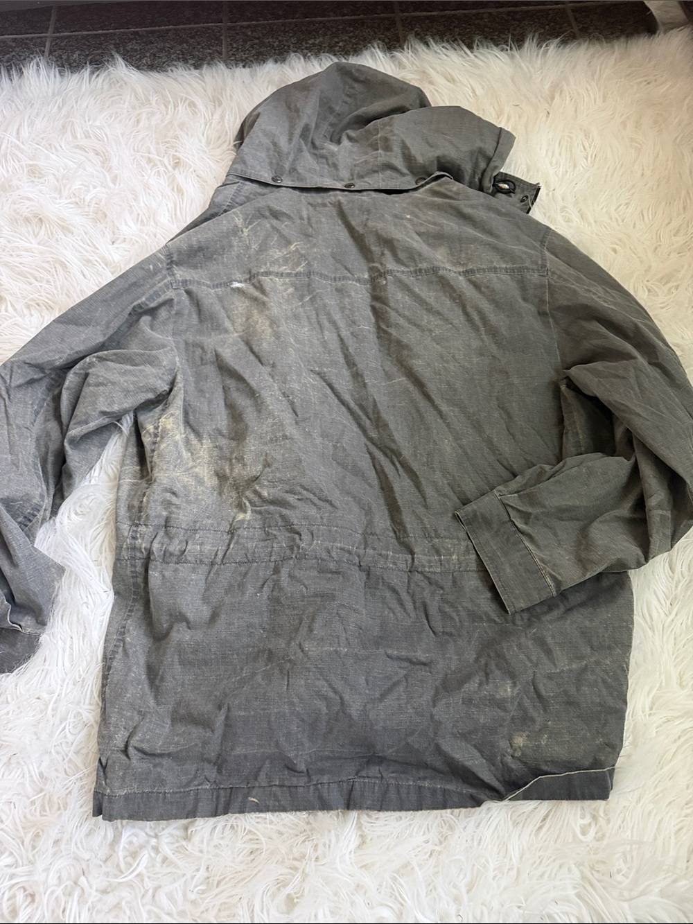 Burberry Men's Hooded Raincoat in Gray with Vintage Check Lining - Picture 8 of 8